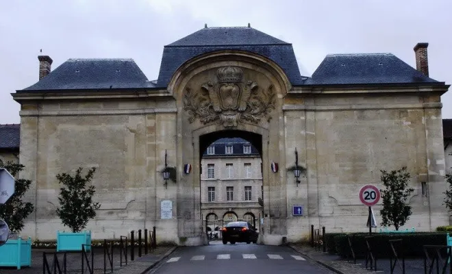 Transport Epone vers CHU Bicetre, Mantes-la-Jolie, Taxi Yvelinois